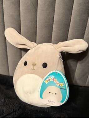 Claire’s Squishmallows Robyne Bunny Rabbit 5” Plush Beige NWT Soft Stuffed Toy